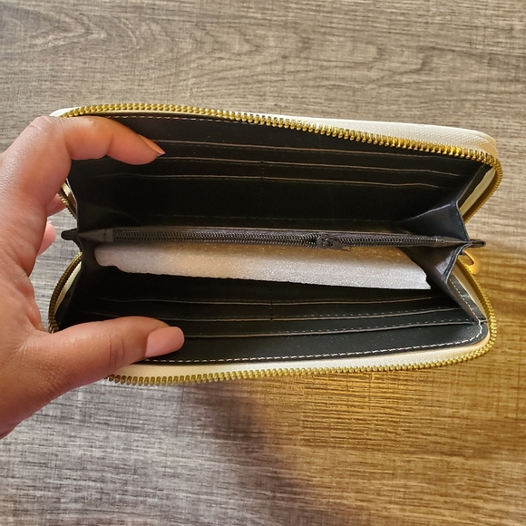 🍒🍒 Hello Kitty Wallet - Picture 10 of 10